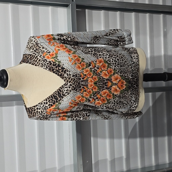 VENUS Tops - Venus Mixed Print V-Neck‎ Top Size Medium